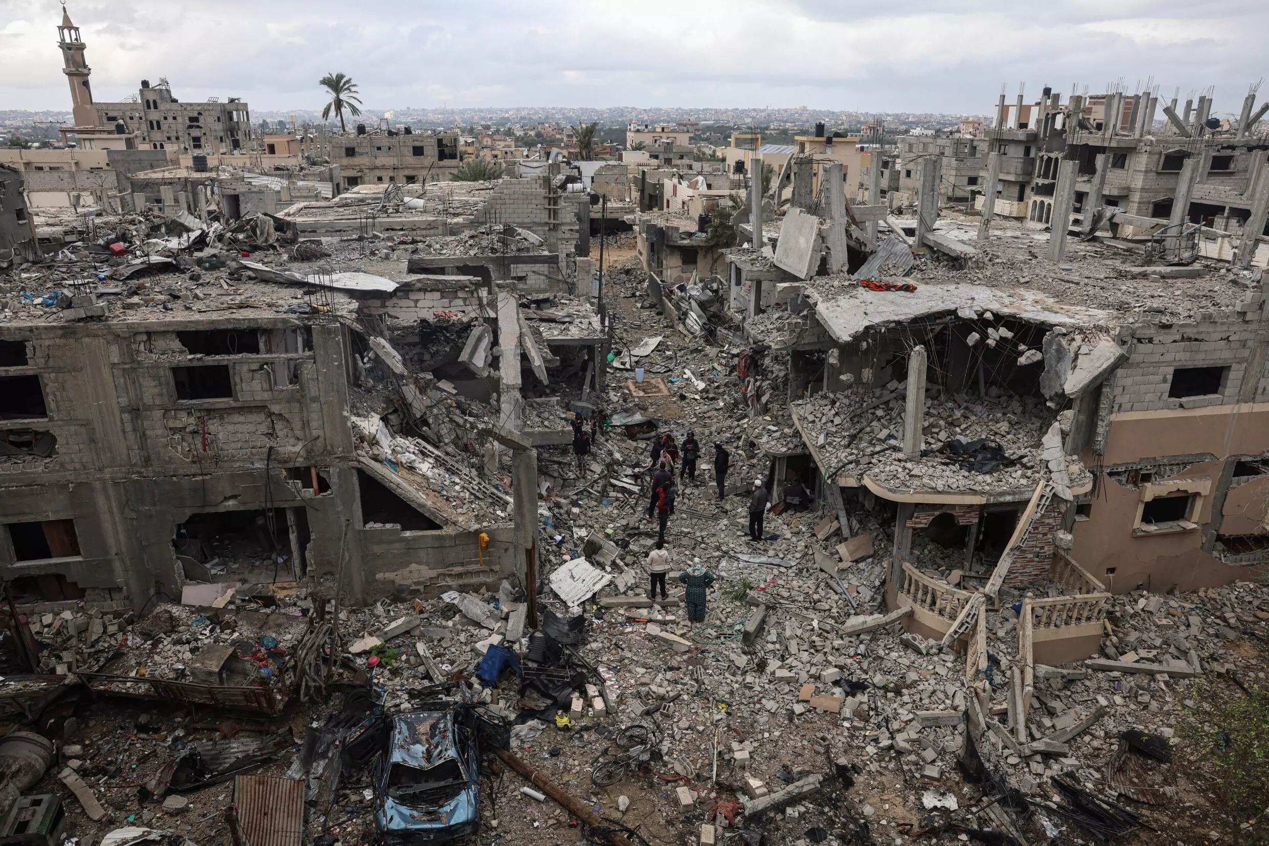 Gaza families return to homes in ruins